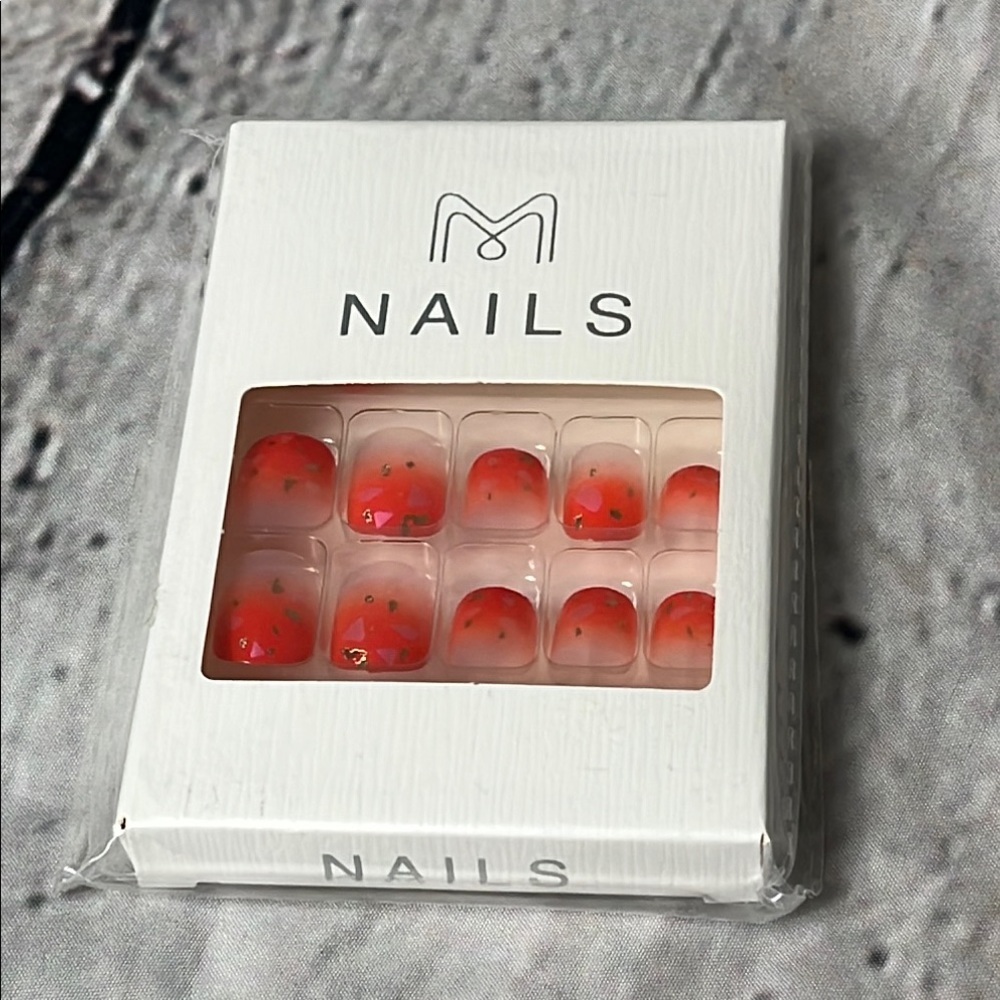 M Nails Press-On Ombre Coral Pink Nails with Gold Flecks
